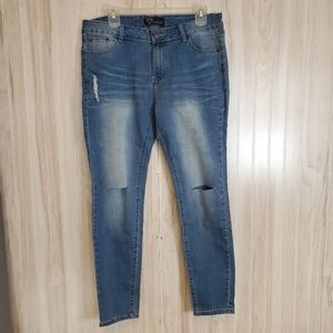 Juniors Skinny Jeans Snug Fit Denim with Distressed Look NWT